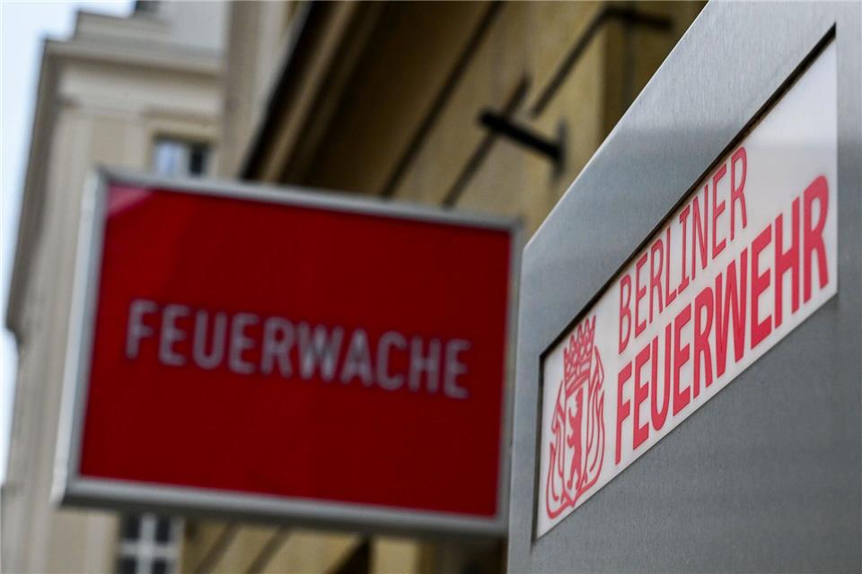 In einer Wache der Berliner Feuerwehr sollen Bettwanzen für Probleme sorgen. (Archivbild) Jens Kalaene/dpa