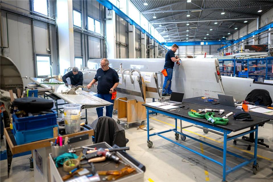 In einer Werkstatt nahe Bremen werden Flugzeugteile aus ganz Europa repariert.Sina Schuldt/dpa