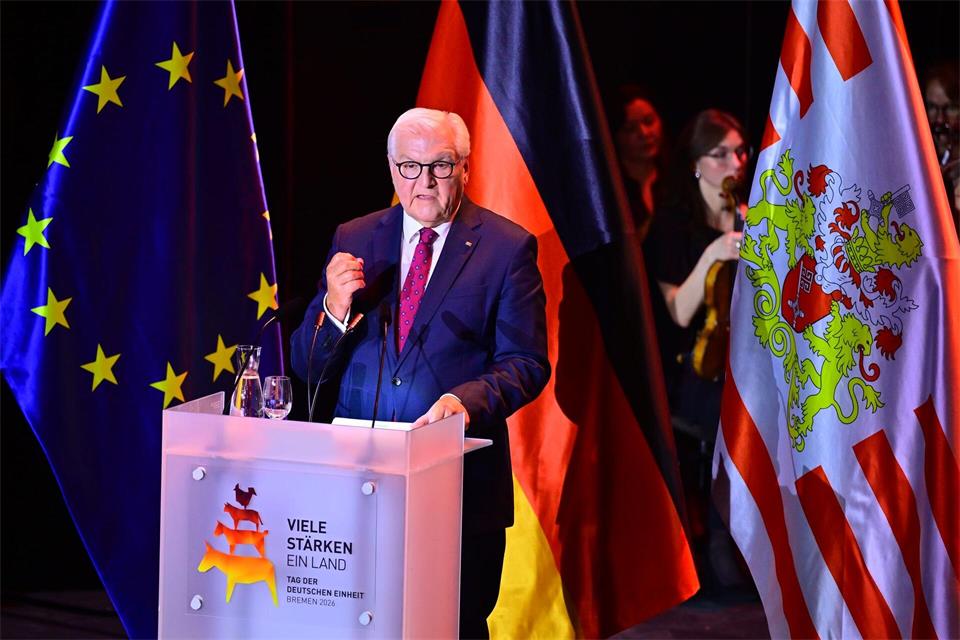 In einer eindringlichen Rede hat Bundespräsident Frank-Walter Steinmeier für die Demokratie, Mut und Hoffnung geworben.Sina Schuldt/dpa-Pool/dpa