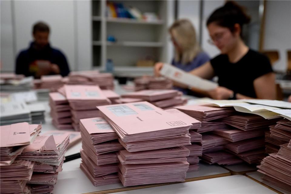 In einigen Kommunen werden noch Wahlhelfer gesucht. (Symbolbild) Sven Hoppe/dpa