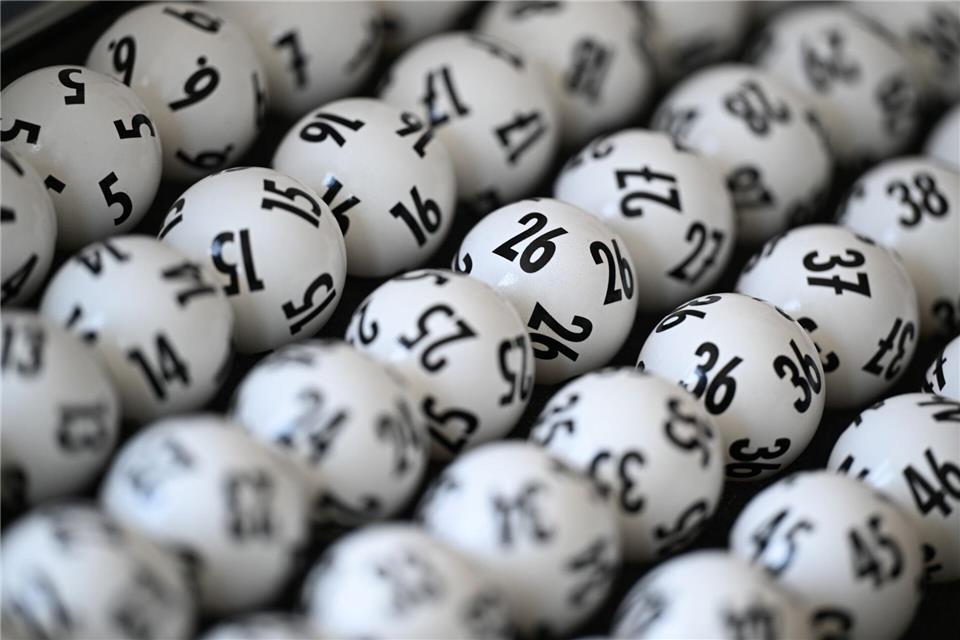 In einigen Lotto-„Glückshochburgen“ klingelte mehrmals die Kasse. (Symbolbild)Arne Dedert/dpa