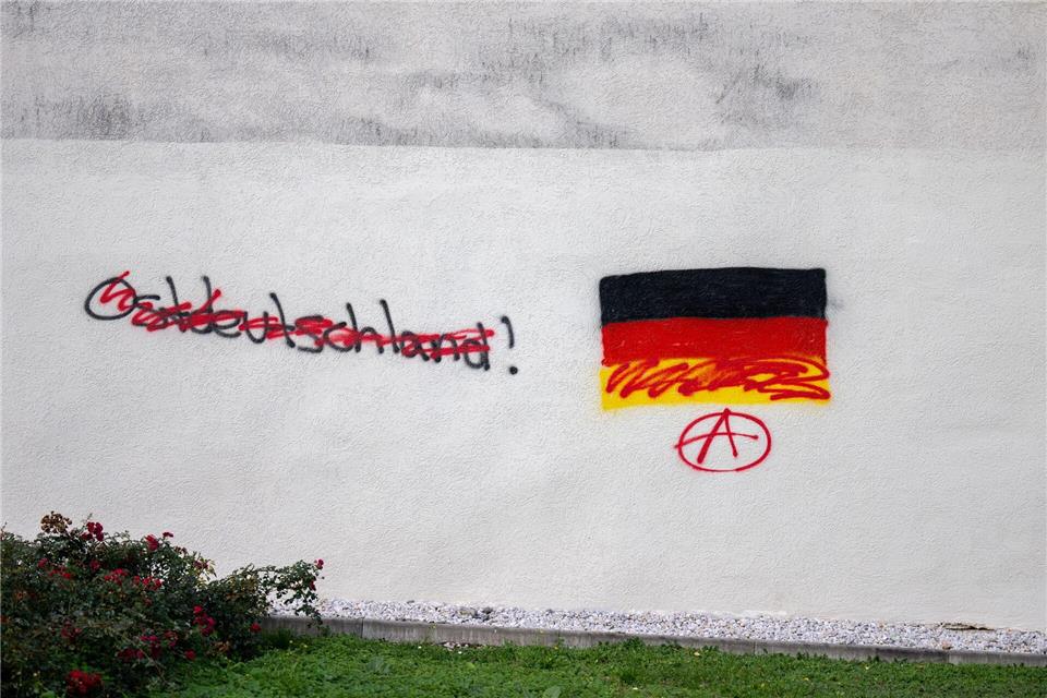 In einigen Punkten unterscheidet sich die Sicht der befragten Ostdeutschen. (Symbolbild)Hendrik Schmidt/dpa