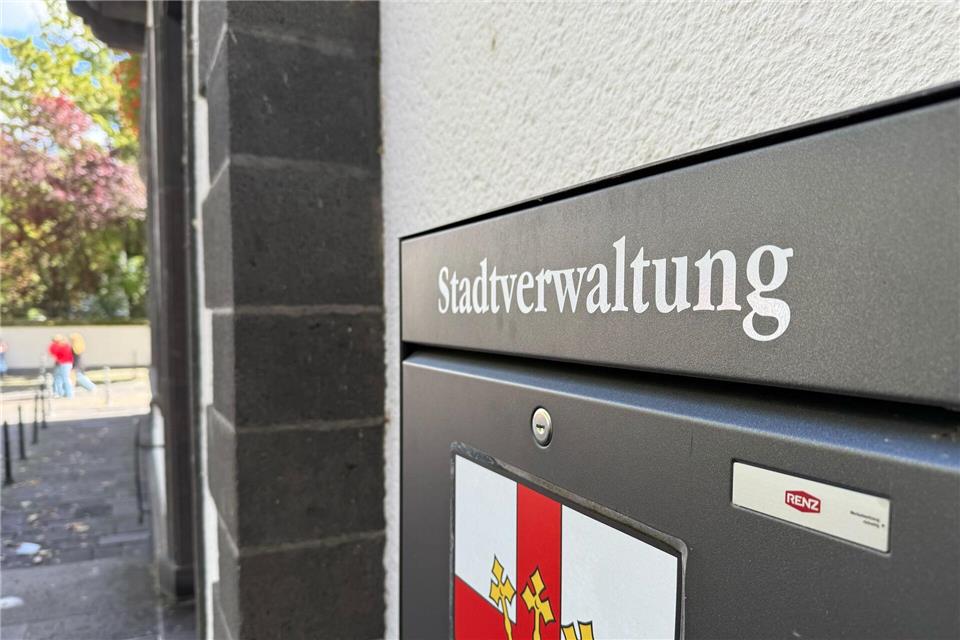 In einigen Stadtverwaltungen gibt es Notfallknöpfe. (Symbolbild)Mona Wenisch/dpa