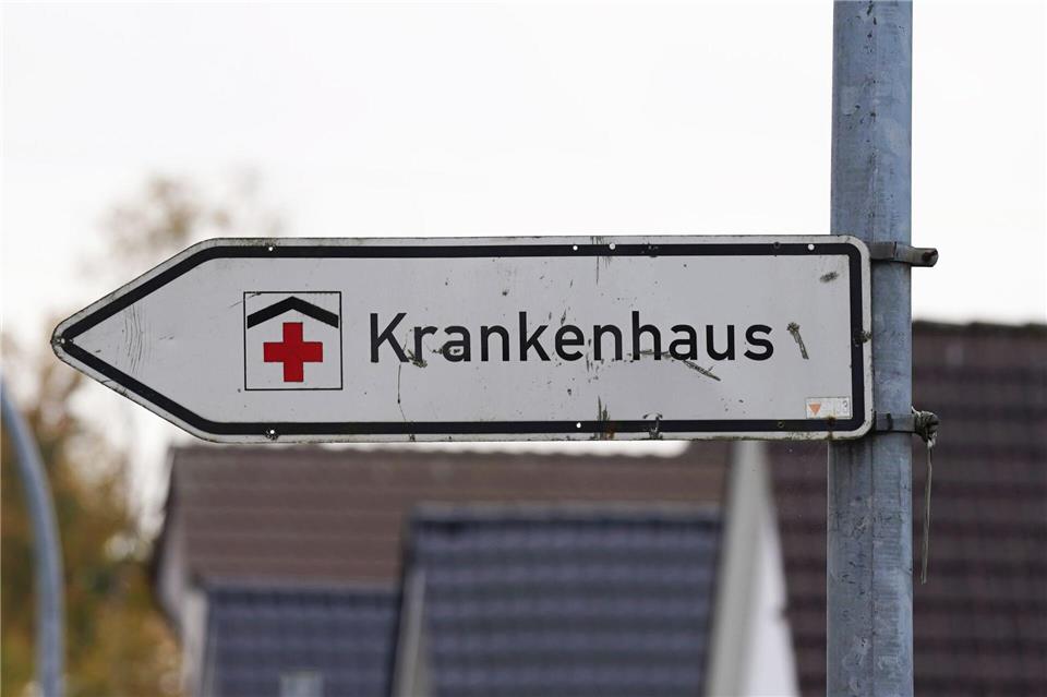 Auf dem Land oft mehr als 20 Minuten bis zum Krankenhaus In einigen ländlichen Regionen in Nordrhein-Westfalen ist das nächste Krankenhaus bei einem Notfall nicht in 20 Minuten mit dem Auto erreichbar. Marcus Brandt/dpa