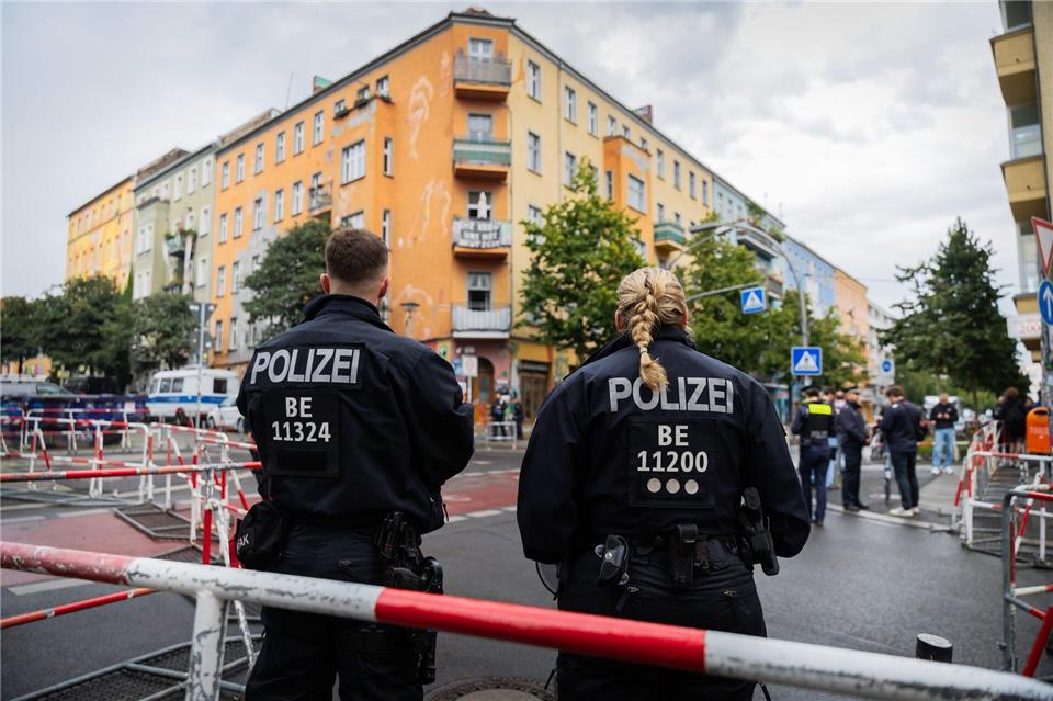 In früheren Jahren gab es bereits zahlreiche Polizeieinsätze am und im Haus.Christoph Soeder/dpa