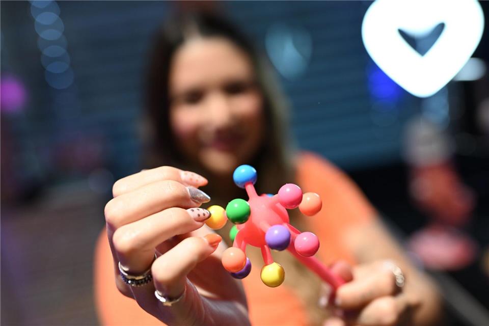 In ihren Videos flüstert die Influencerin, um mehr Aufmerksamkeit für die Geräusche zu bekommen. Felix Kästle/dpa