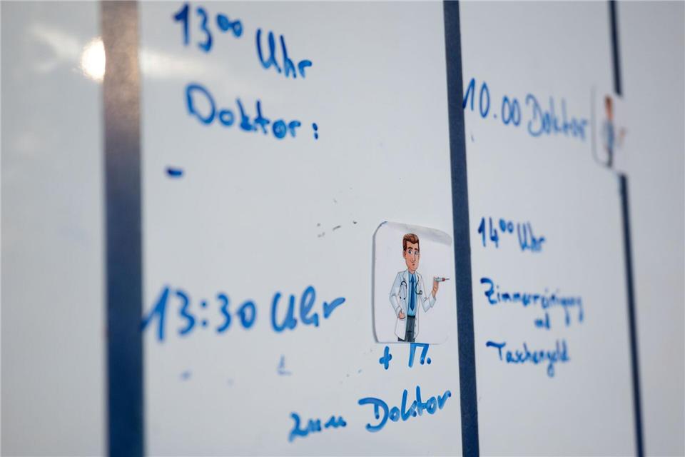 In ihren ersten Tagen haben die Jugendlichen viele Termine, etwa bei Ärzten und Ämtern. Florian Wiegand/dpa