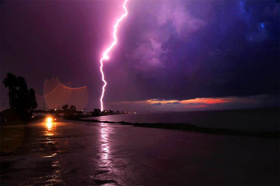 In keinem Bundesstaat der USA blitzt es öfter als in Florida. (Archivbild)picture alliance / Douglas R. Clifford/Tampa Bay Times via ZUMA Wire/dpa