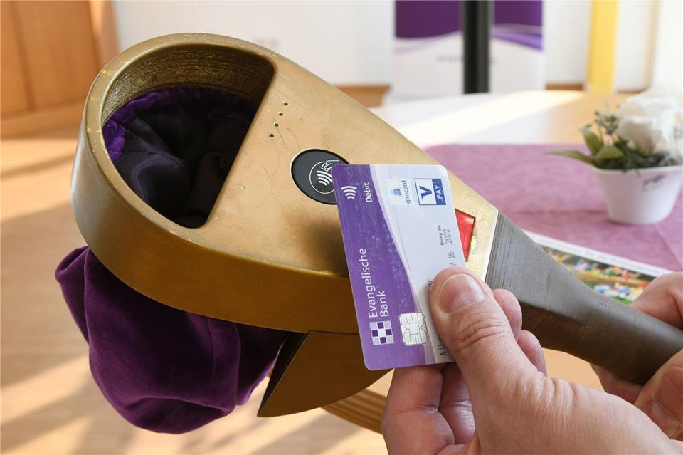 In manchen Fällen kann man digital und analog gleichzeitig spenden. (Symbolbild)Uwe Zucchi/dpa