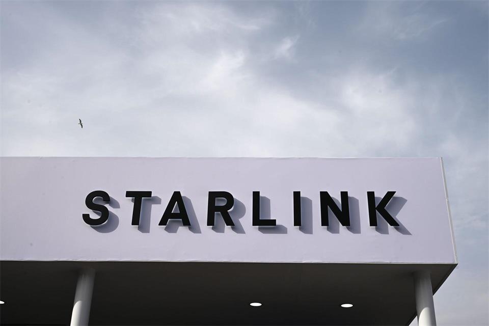In mehreren EU-Staaten hat es in den vergangenen Wochen Anschläge auf technische Anlagen für das Satellitennetzwerk Starlink gegeben. (Archivbild)Wolf von Dewitz/dpa