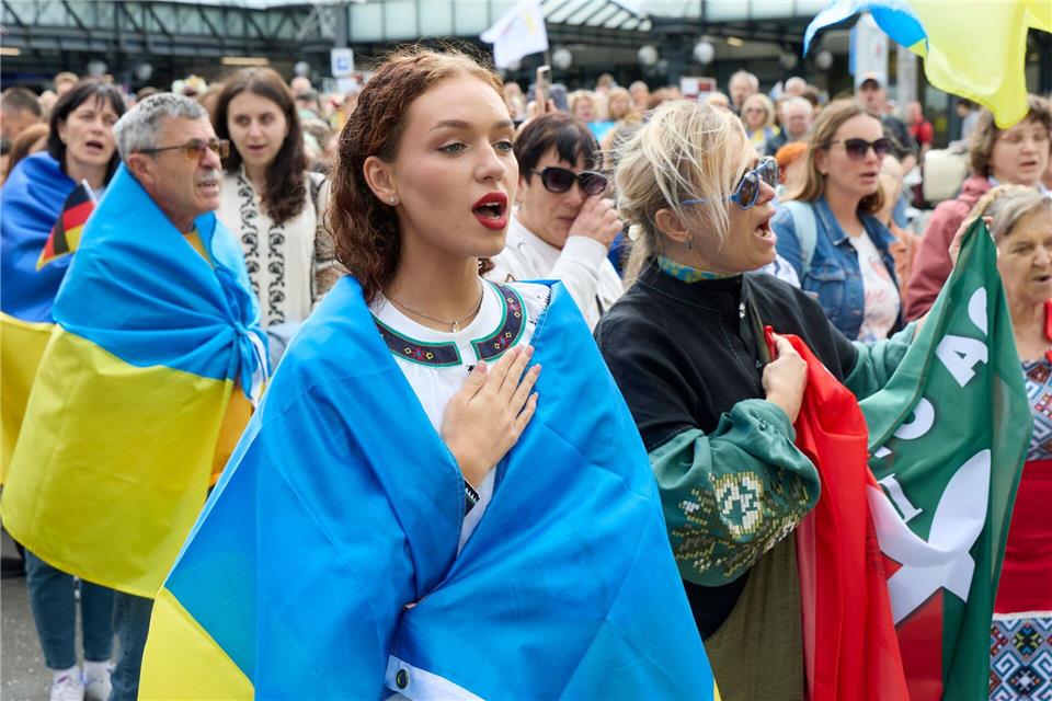 In mehreren Städten Norddeutschlands sind am Wochenende Menschen anlässlich des Unabhängigkeitstags der Ukraine auf die Straße gegangen.Georg Wendt/dpa