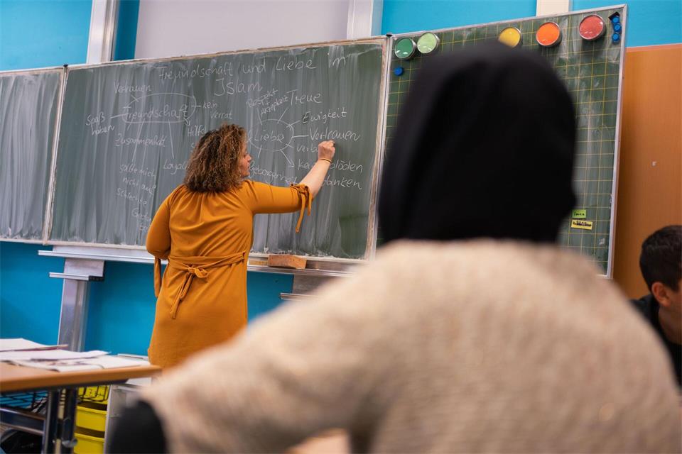 In neun Bundesländern gibt es islamischen Religionsunterricht in den Schulen. (Symbolbild)Frank Rumpenhorst/dpa