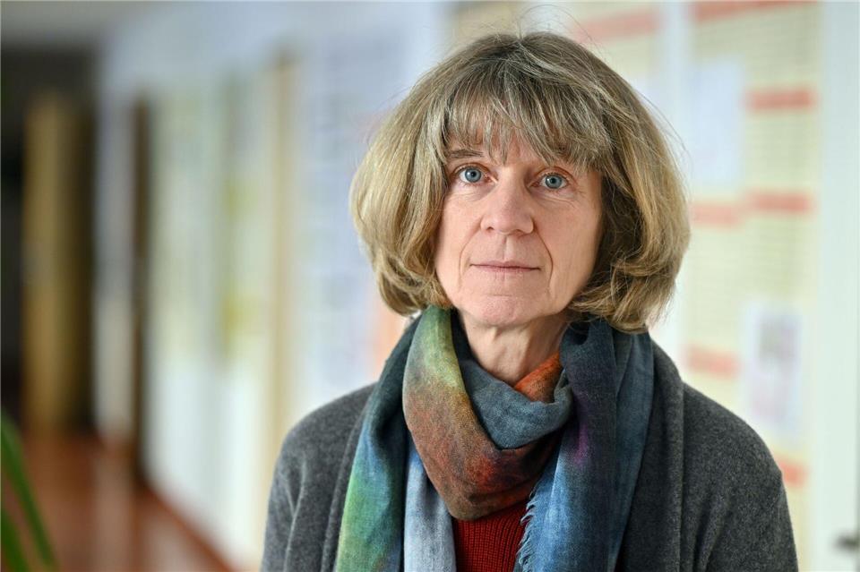 In potenziellen Vergiftungssituation sollten Symptome nicht erst mit künstlicher Intelligenz analysiert werden, rät Dagmar Prasa, Leiterin des Giftinformationszentrums in Erfurt steht im Gemeinsamen Giftinformationszentrum der Länder Mecklenburg-Vorpommern, Sachsen, Sachsen-Anhalt und Thüringen. (Archivbild)Martin Schutt/dpa