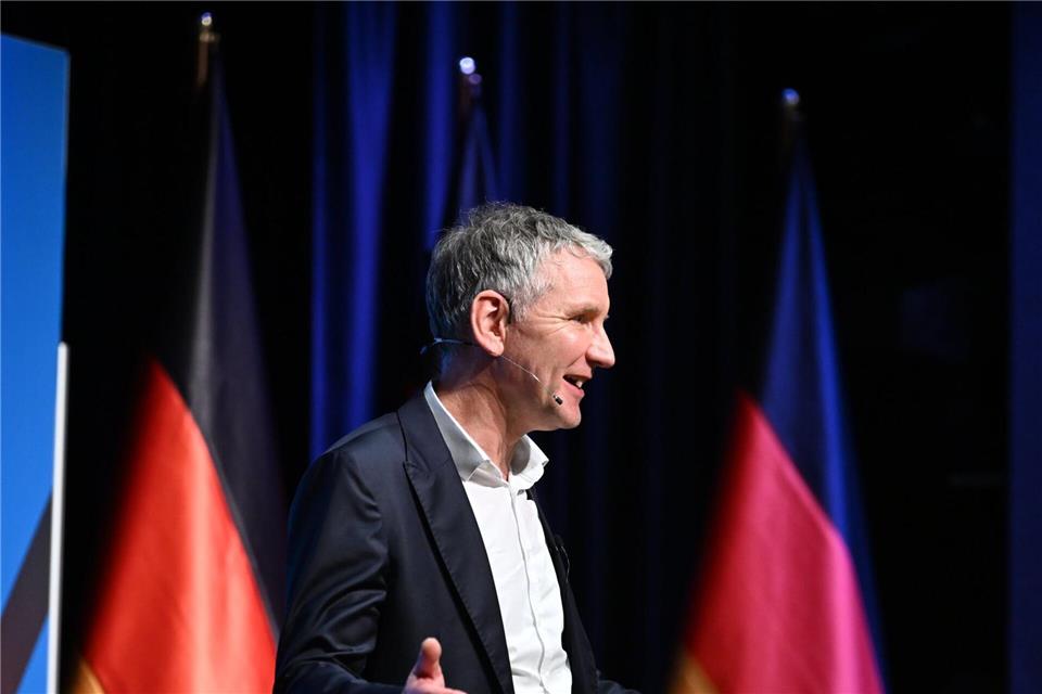 In seiner Partei bei vielen beliebt - für seine Gegner ein rotes Tuch: Thüringens AfD-Chef Björn Höcke. (Archivbild)Felix Kästle/dpa