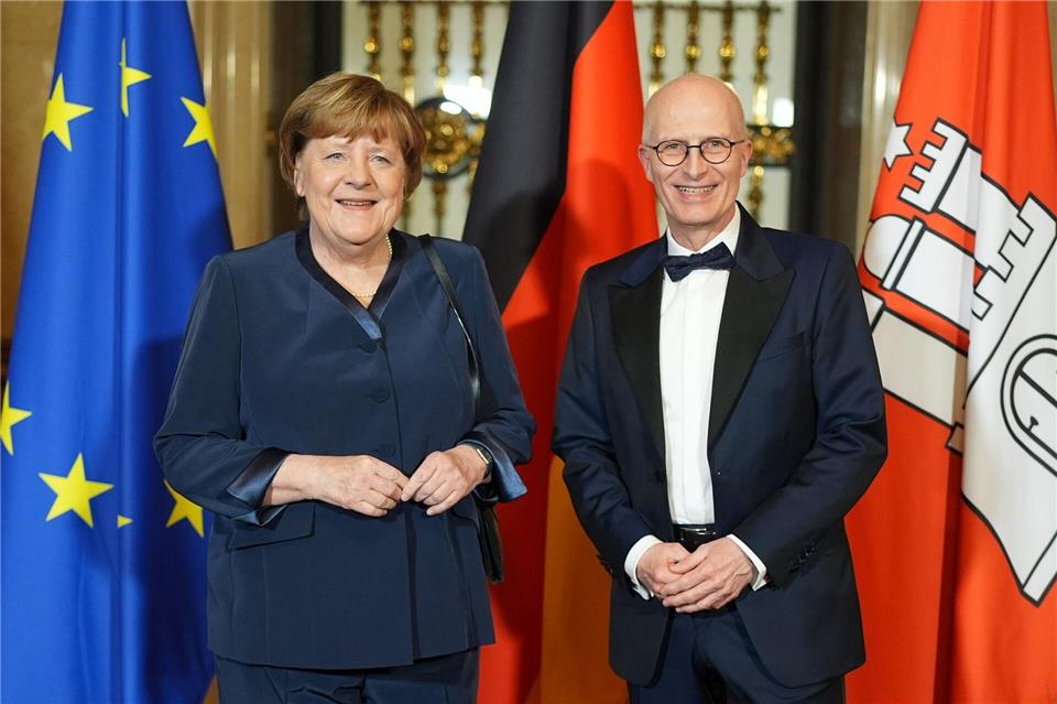 In seiner Rede beim Matthiae-Mahl kritisiert Hamburgs Bürgermeister Peter Tschentscher die US-Zollpolitik.Marcus Brandt/dpa