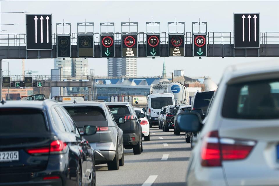 In und um Hamburg staut es sich besonders. (Symbolbild)Georg Wendt/dpa