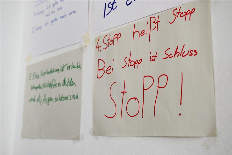 In vielen Berliner Klassenzimmern werden regelmäßig Grenzen überschritten. (Symbolbild) Jens Kalaene/dpa