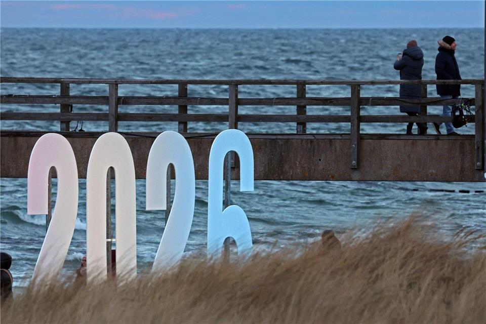 In vielen Ländern der Welt bereiten sich die Menschen auf den Jahreswechsel vor.Bernd Wüstneck/dpa