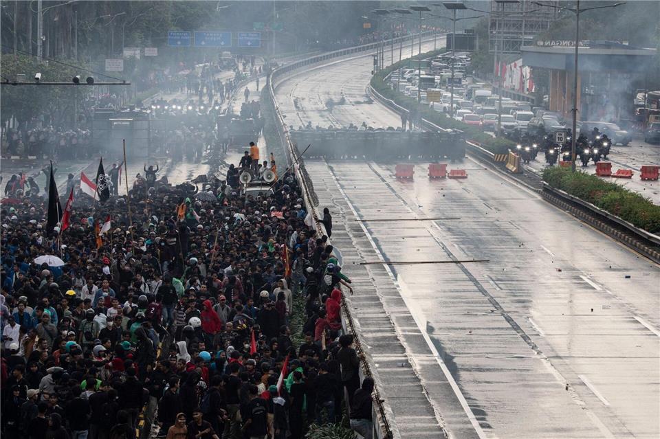 In vielen Landesteilen gibt es seit Tagen heftige Proteste.Donal Husni/ZUMA Press Wire/dpa