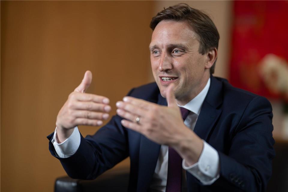 In vielen Themen stünden sich CDU und AfD diametral entgegen, sagt Lechner. (Archivbild)Julian Stratenschulte/dpa