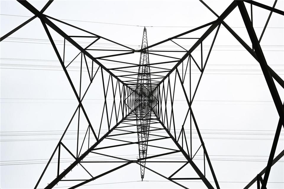 In weiten Teilen von Neustadt in Holstein (Kreis Ostholstein) ist der Strom ausgefallen. (Symbolbild)Bernd Weißbrod/dpa