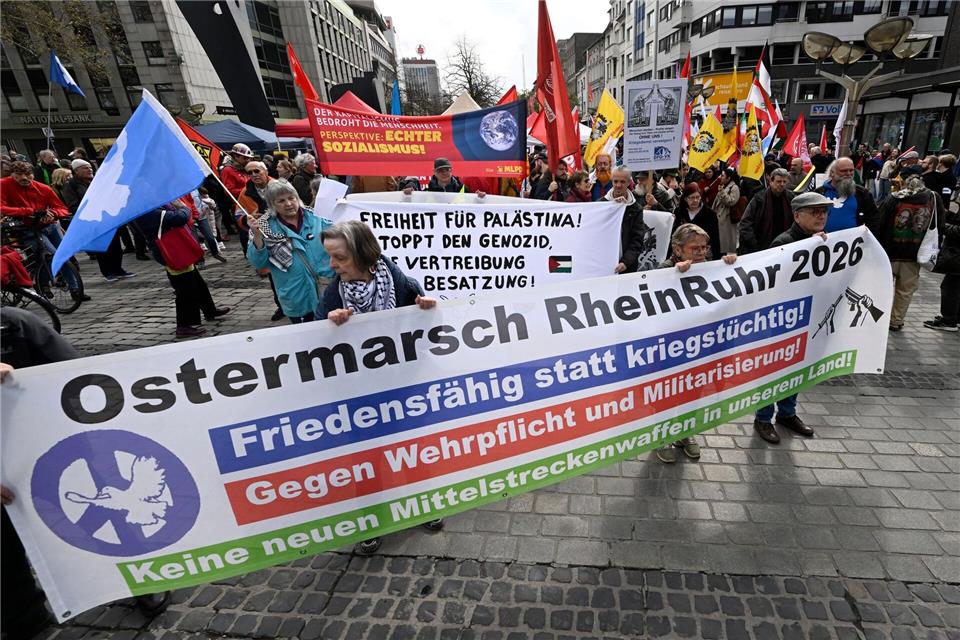 In zahlreichen nordrhein-westfälischen Städten fanden Ostermärsche statt.Roberto Pfeil/dpa