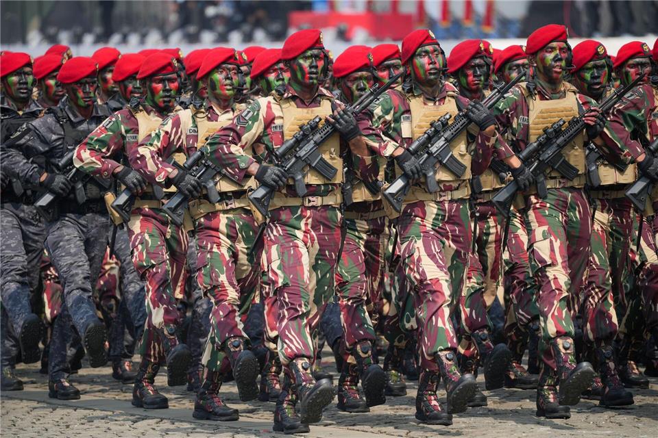 Indonesien zeigt sich bereit, tausende Soldaten nach Gaza zu entsenden - für humanitäre Hilfe und Wiederaufbau des zerstörten Küstenstreifens. (Archivbild)Tatan Syuflana/AP/dpa