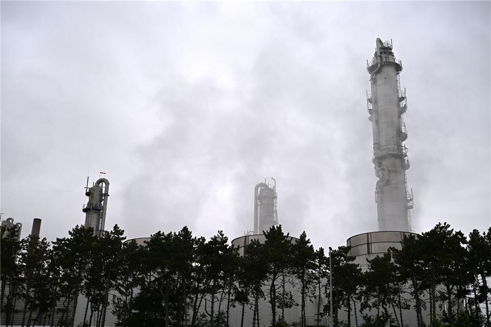 Ineos-Anlagen in Köln-Worringen: Wer in der EU Chemikalien herstellt, muss dafür relativ hohe Kosten schultern.Wolf von Dewitz/dpa