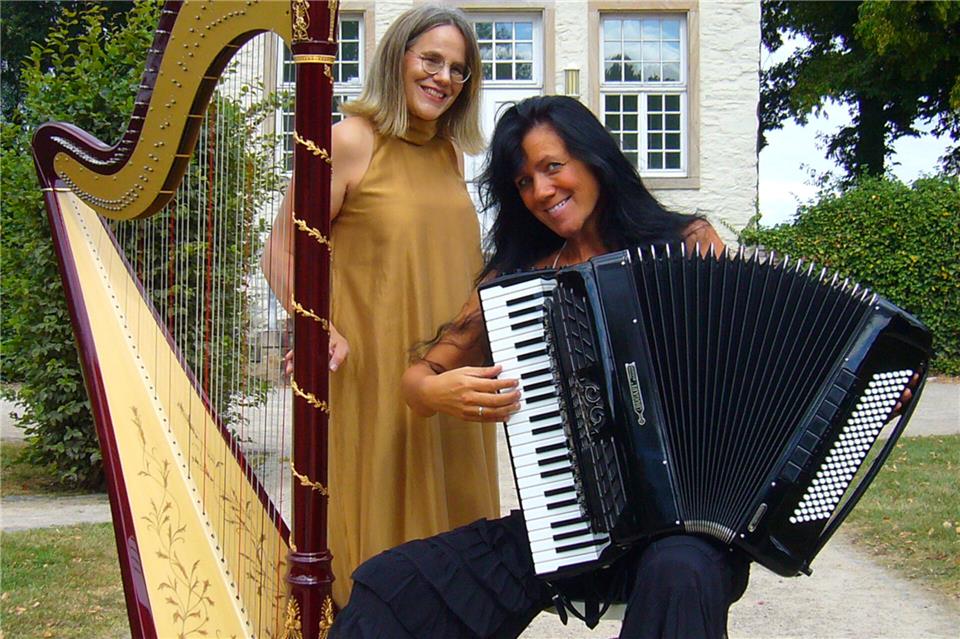Ines Ringe (Akkordeon) und Kathrin Montero Küpper (Harfe) haben sich zu einem Projekt zusammengefunden, welches in dieser Art vermutlich nur sehr selten zu hören ist.