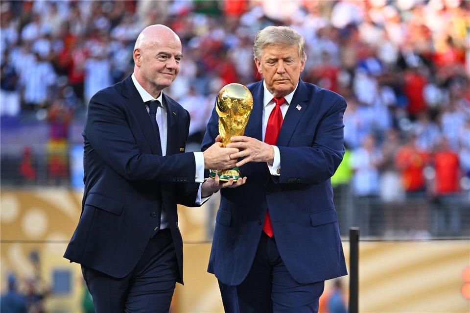 Infantino (l.) und Trump nach dem WM-Finale. (Archivbild)Tom Weller/dpa