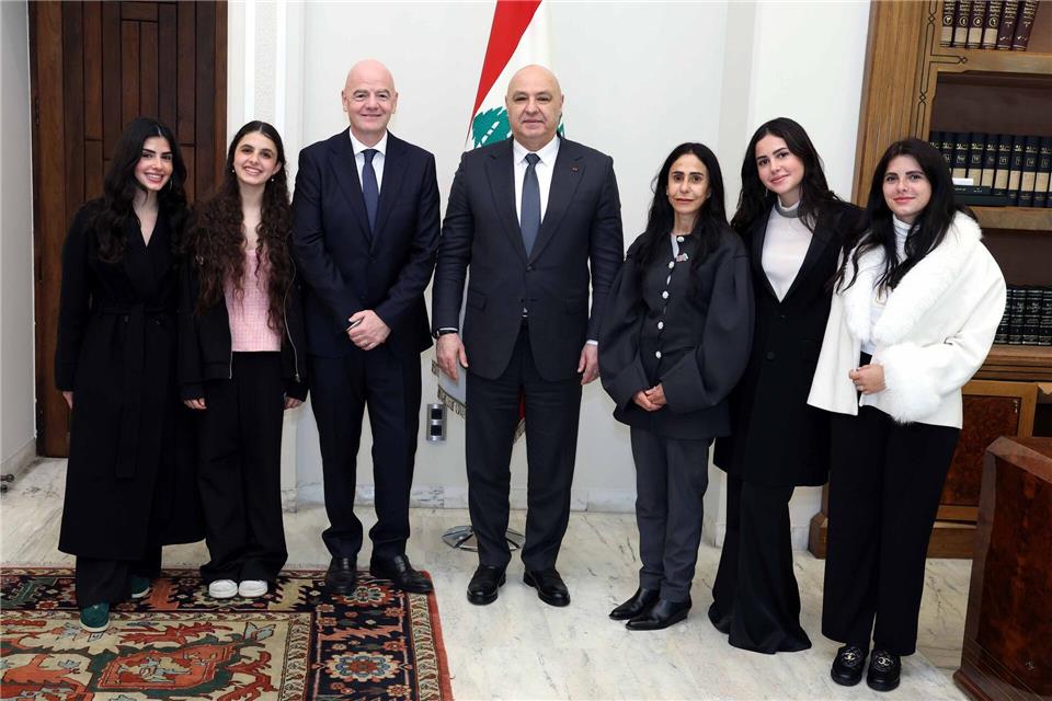 Infantino verdankt seine neue Staatsbürgerschaft dem libanesischen Präsidenten. Lebanese Presidency Press Office/AP/dpa