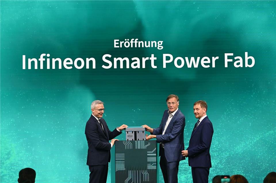 Infineon hat in Dresden eine neue Chipfabrik eröffnet  - die größte weltweit für Leistungshalbleiter.Robert Michael/dpa