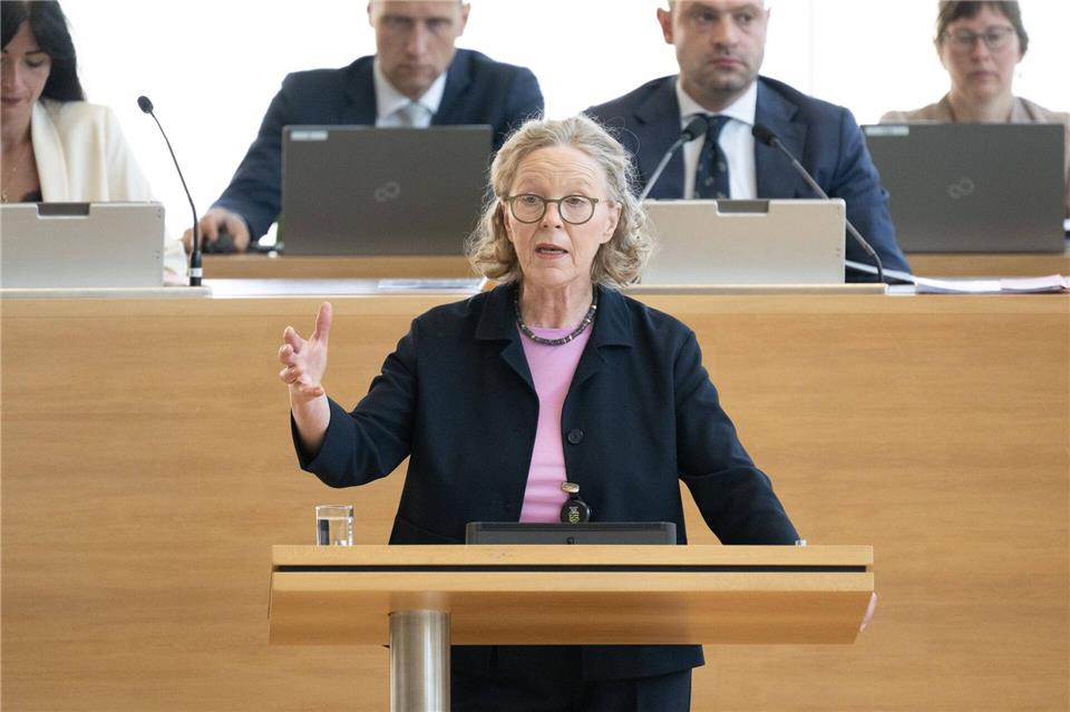 Infrastrukturministerin Regina Kraushaar (CDU) warnt vor einer Vernachlässigung des ländlichen Raumes.Sebastian Kahnert/dpa