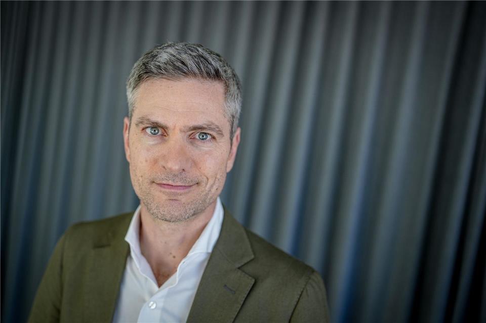Ingo Zamperoni moderiert die Tagesthemen anlässlich des Jahrestags der Flutkatastrophe aus dem Ahrtal. (Archivbild)Kay Nietfeld/dpa