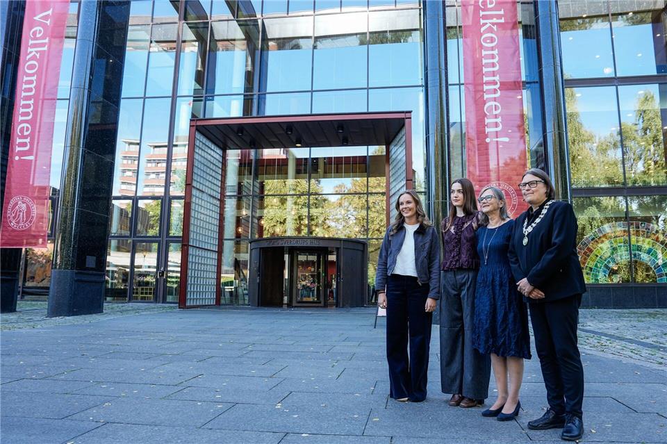 Ingrid Alexandra wurde vor der Universität begrüßt.Cornelius Poppe/NTB/dpa