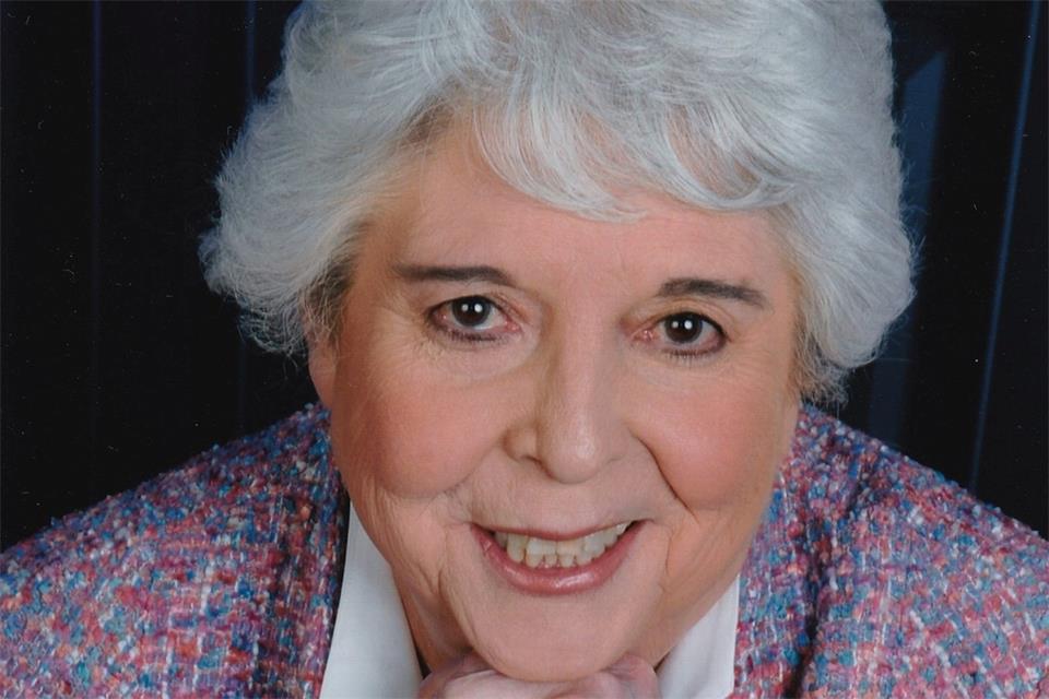 Ingrid Sönnert kennt sich gut in der Raesfelder Geschichte aus und hat ein Kinderbuch geschrieben.