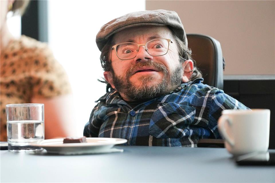 Inklusionsaktivist Raúl Krauthausen ist Mitgründer des Vereins Sozialheld*innen, der seit 21 Jahren zu Inklusion, Teilhabe und Barrierefreiheit arbeitet.Sven Kaeuler/dpa