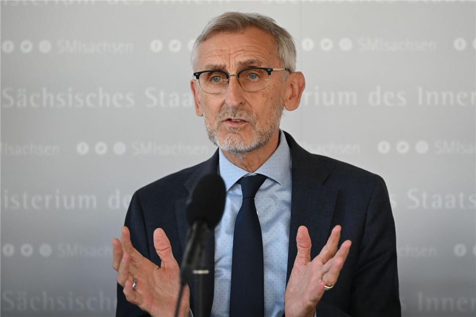 Innenminister Armin Schuster (CDU) erhofft sich von dem Zentrum ein klares Zeichen.Katharina Kausche/dpa