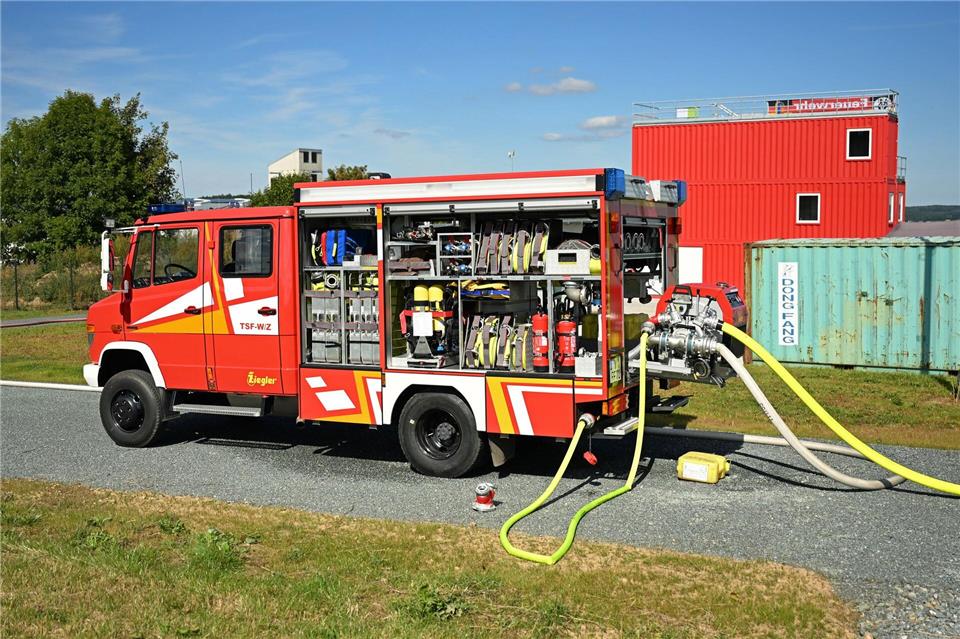 Innenminister Armin Schuster hat Sachsens Feuerwehrleuten für ihren Einsatz gedankt. (Archivbild)Jennifer Brückner/dpa