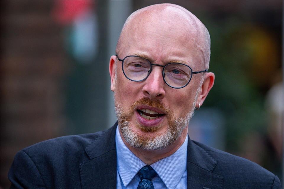 Innenminister Christian Pegel (SPD) sieht sich einer Rücktrittsforderung ausgesetzt. (Archivbild)Jens Büttner/dpa