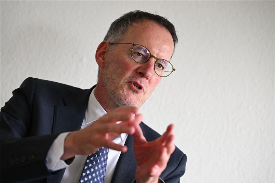 Innenminister Ebling spricht von einer „neuen Ära der Notfallversorgung“. (Archivbild)Arne Dedert/dpa