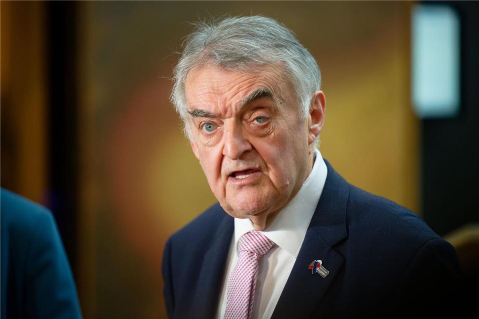 Innenminister Herbert Reul besichtigte den Tatort. (Archivbild)Henning Kaiser/dpa