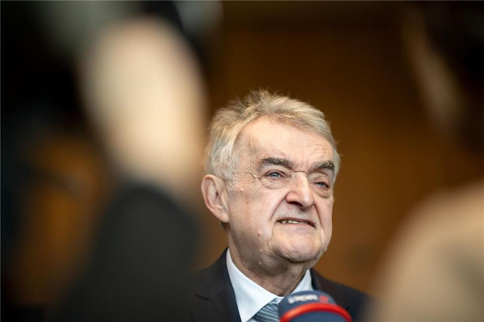 Innenminister Herbert Reul stellte die Verkehrsunfallbilanz vor. Fabian Strauch/dpa