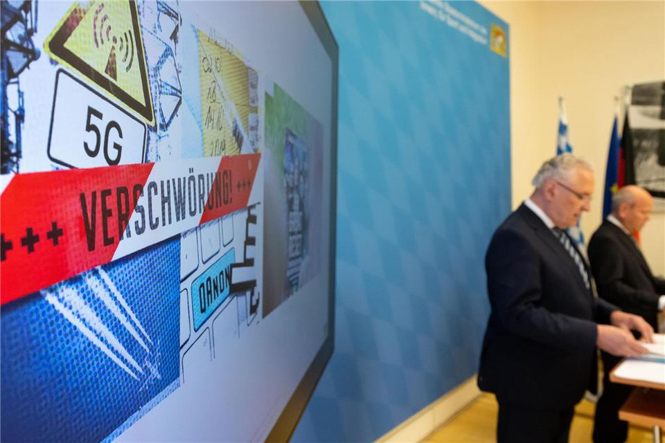 Innenminister Herrmann stellt den neuen Verfassungsschutzbericht vor. (Archivbild)Sven Hoppe/dpa