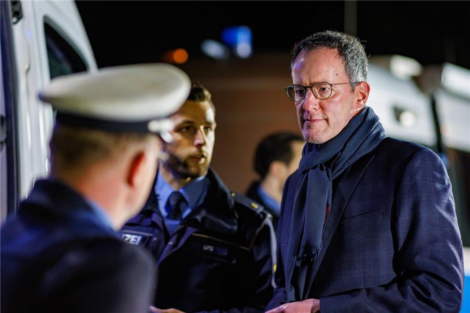 Innenminister Michael Ebling (SPD) will Geschwindigkeitskontrollen 2026 stärker auf Landstraßen ausweiten. (Archivbild)Jörg Halisch/dpa