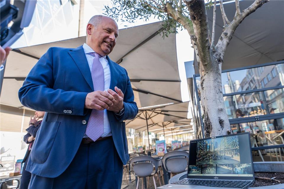 Innenminister Roman Poseck (CDU) nahm die Anlage symbolisch in Betrieb.Andreas Arnold/dpa