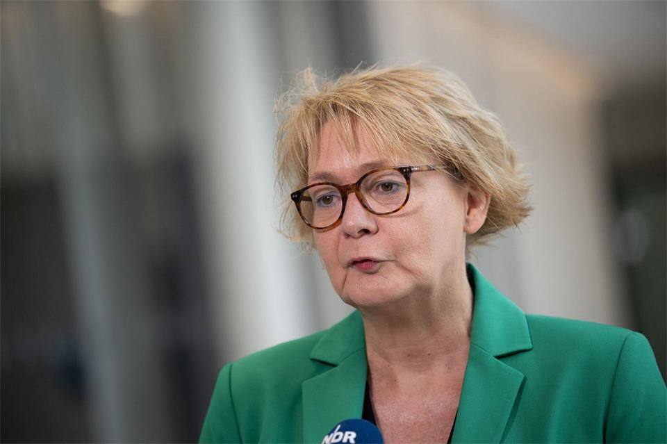 Innenministerin Behrens sieht die AfD als „mutmaßliche Verfassungsfeinde“.Julian Stratenschulte/dpa