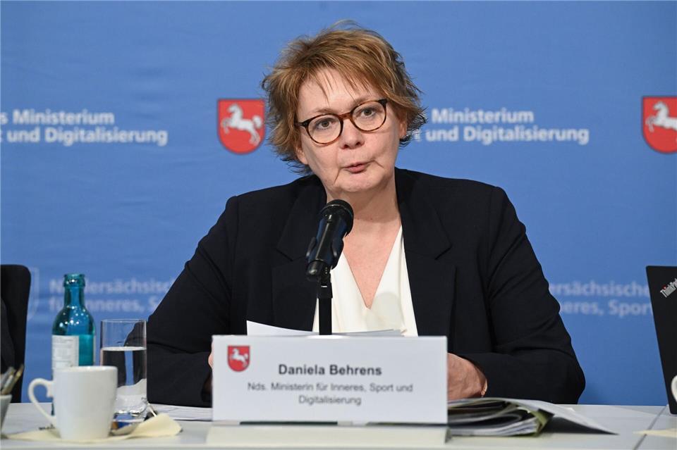 Innenministerin Behrens stellte die neue Einstufung der niedersächsischen AfD vor – im Ministerium rechnete man fest mit einer Klage der Partei. (Archivbild)Julian Stratenschulte/dpa