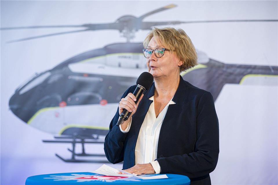 Innenministerin Daniela Behrens bei der Übergabe vom neuen Hubschrauber der Polizei.Moritz Frankenberg/dpa