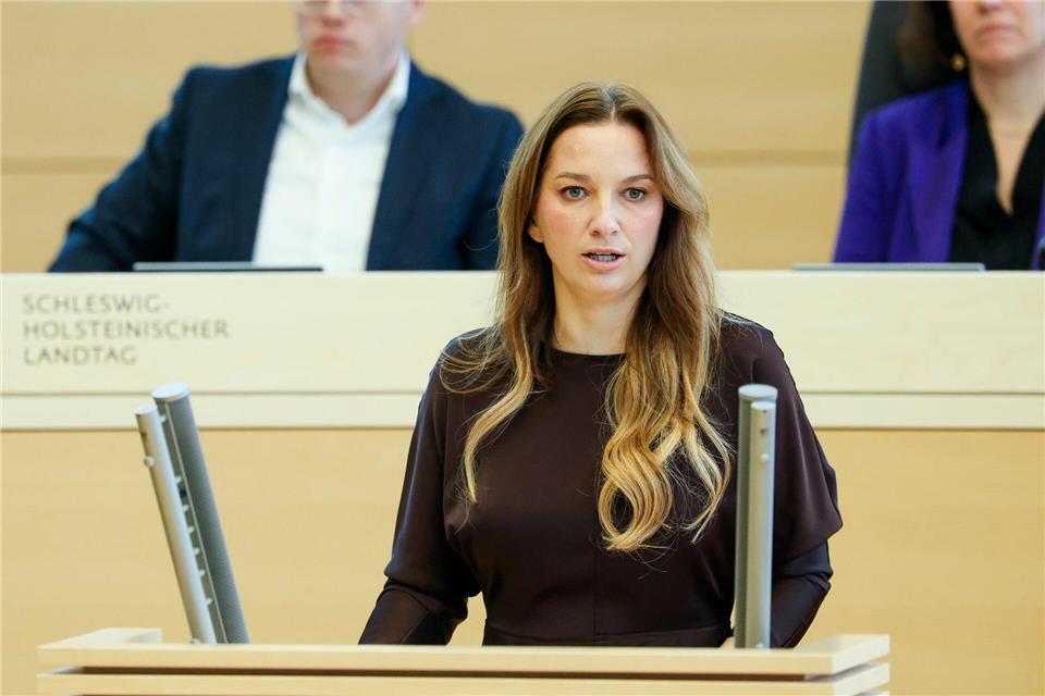 Innenministerin Magdalena Finke sichert den Gemeinden weitere Unterstützung zu. (Archivbild)Frank Molter/dpa